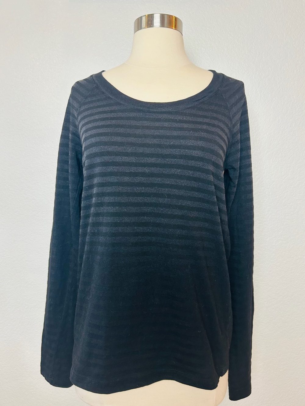 Splendid Knit Top Women's XS Black Striped Round Neck Relax Fit Long Sleeve